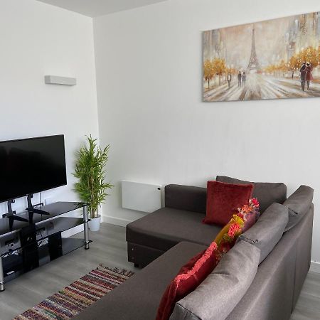 Lovely 2 Double Bedroom Flat With Free Parking - At The Atrium Mk Milton Keynes Ngoại thất bức ảnh