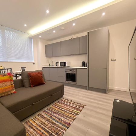 Lovely 2 Double Bedroom Flat With Free Parking - At The Atrium Mk Milton Keynes Ngoại thất bức ảnh