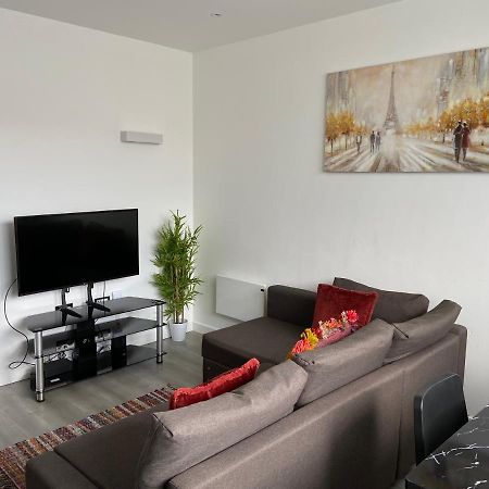 Lovely 2 Double Bedroom Flat With Free Parking - At The Atrium Mk Milton Keynes Ngoại thất bức ảnh