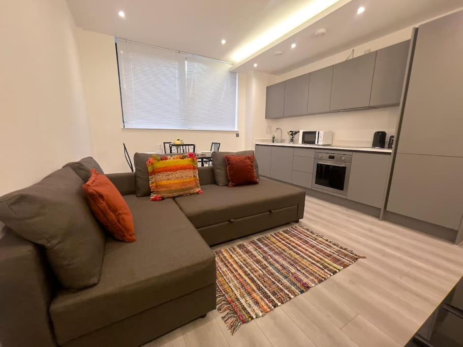 Lovely 2 Double Bedroom Flat With Free Parking - At The Atrium Mk Milton Keynes Ngoại thất bức ảnh