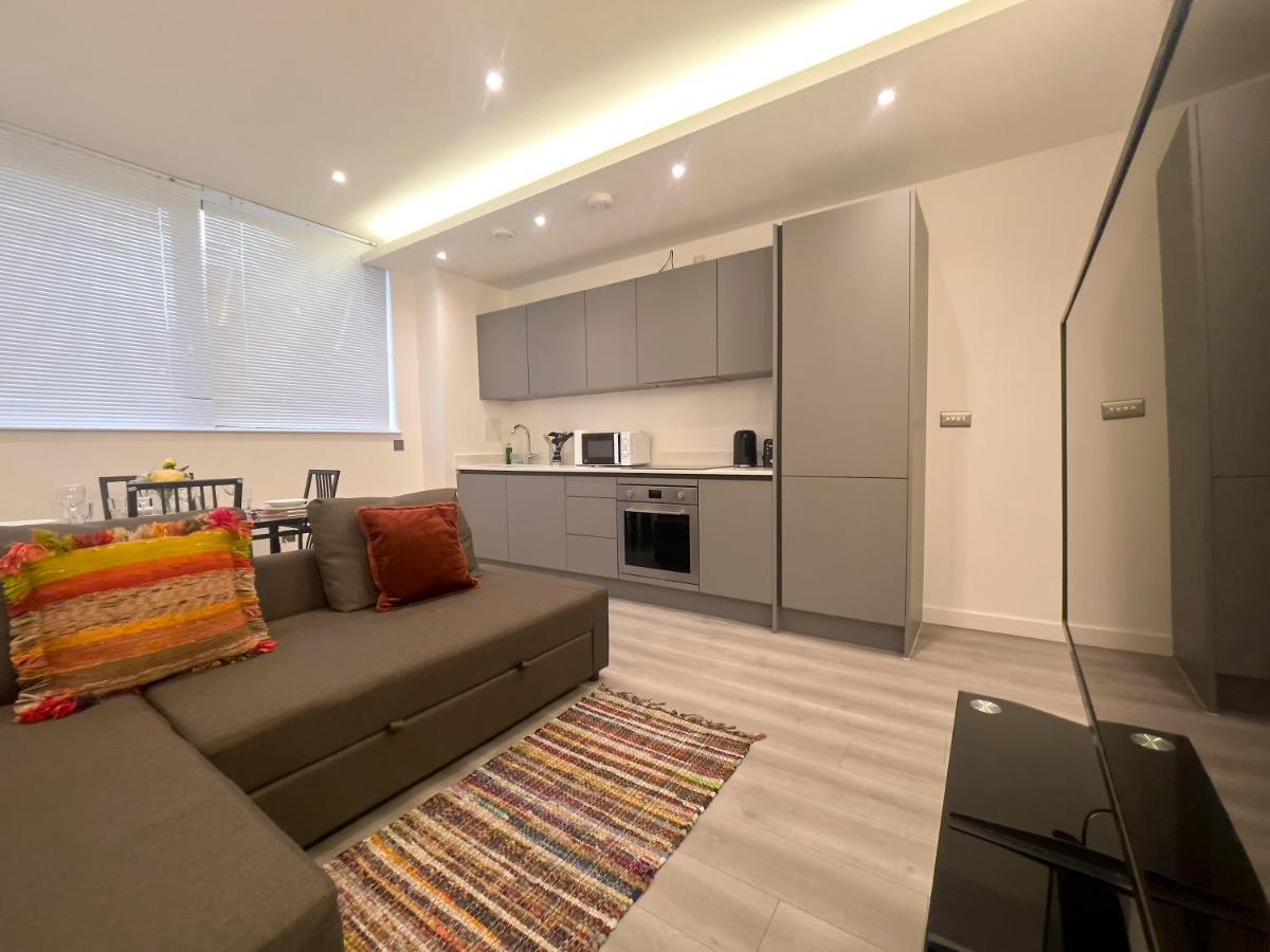 Lovely 2 Double Bedroom Flat With Free Parking - At The Atrium Mk Milton Keynes Ngoại thất bức ảnh