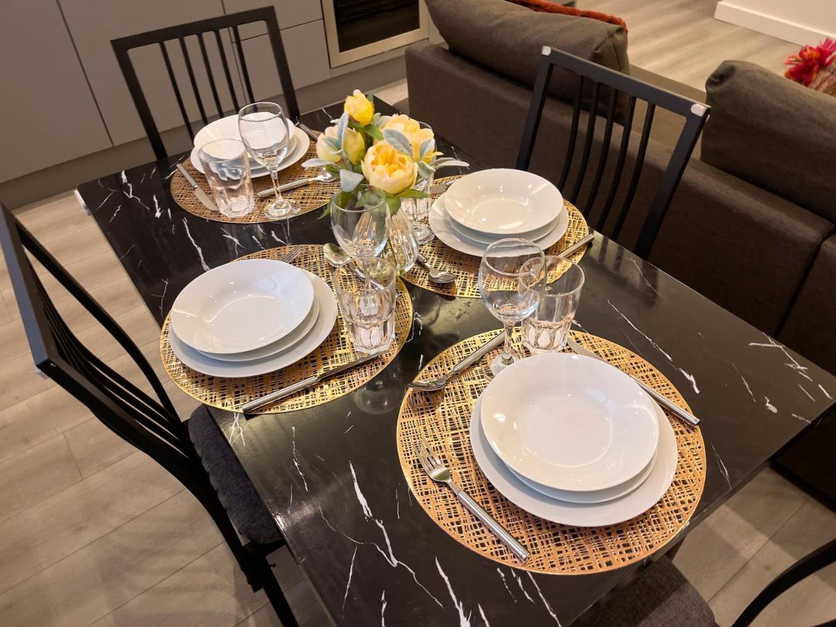 Lovely 2 Double Bedroom Flat With Free Parking - At The Atrium Mk Milton Keynes Ngoại thất bức ảnh