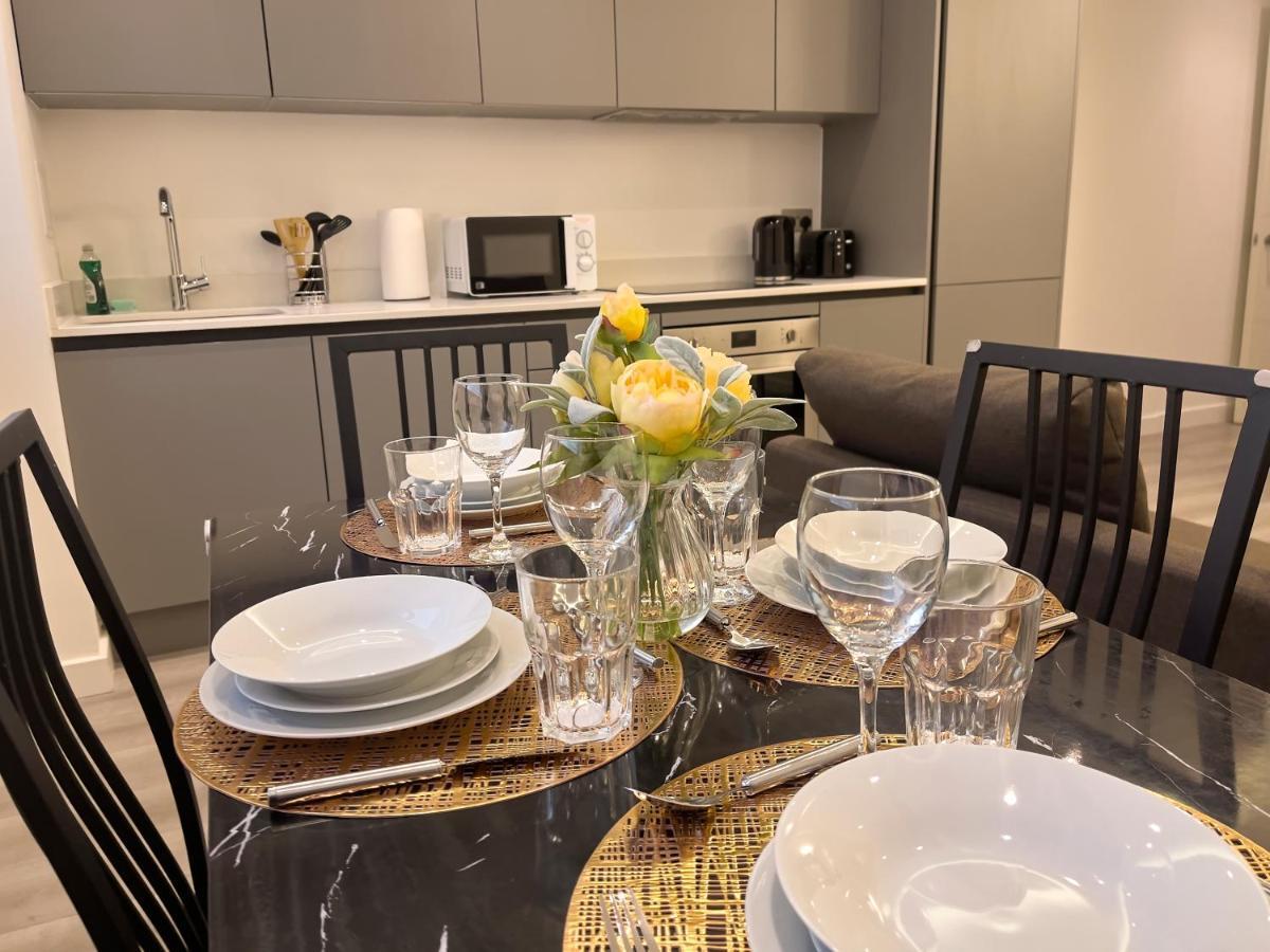 Lovely 2 Double Bedroom Flat With Free Parking - At The Atrium Mk Milton Keynes Ngoại thất bức ảnh
