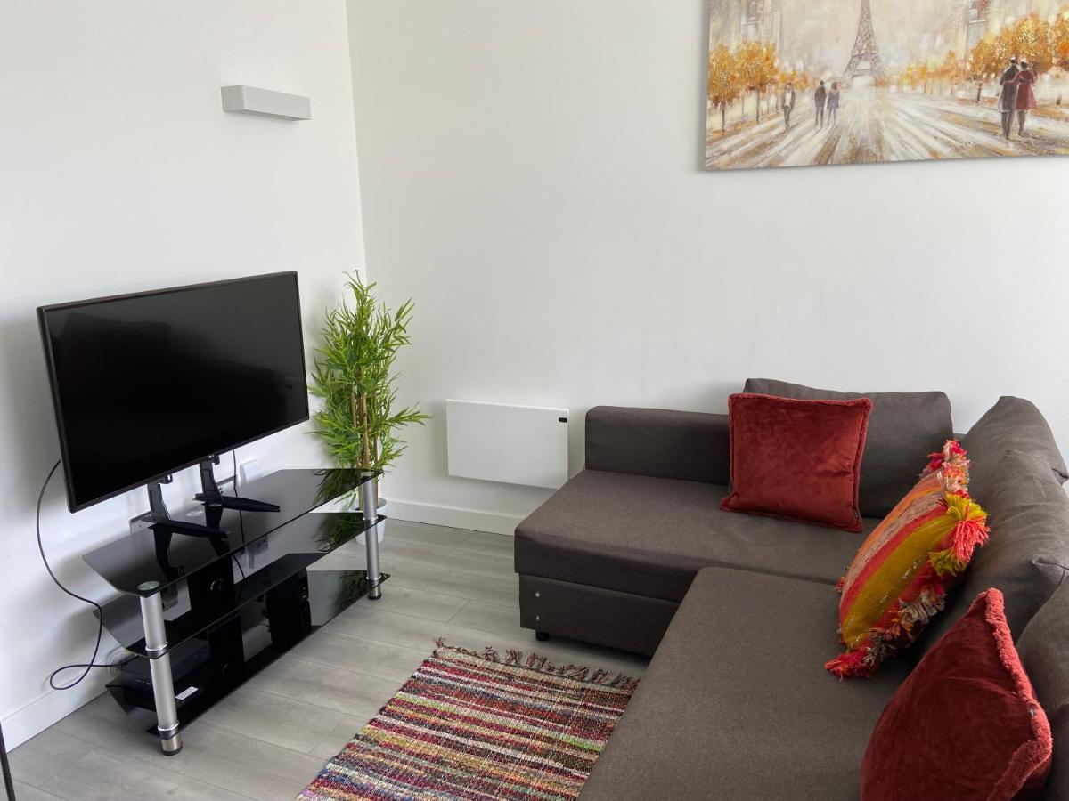 Lovely 2 Double Bedroom Flat With Free Parking - At The Atrium Mk Milton Keynes Ngoại thất bức ảnh