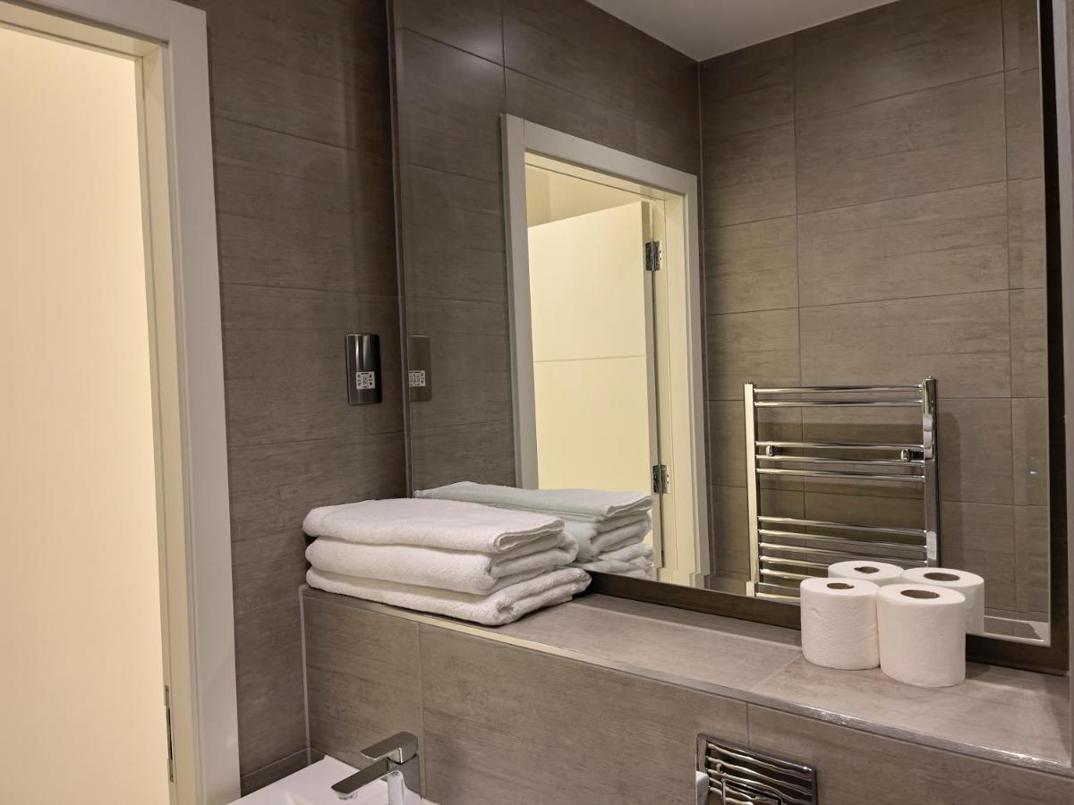 Lovely 2 Double Bedroom Flat With Free Parking - At The Atrium Mk Milton Keynes Ngoại thất bức ảnh