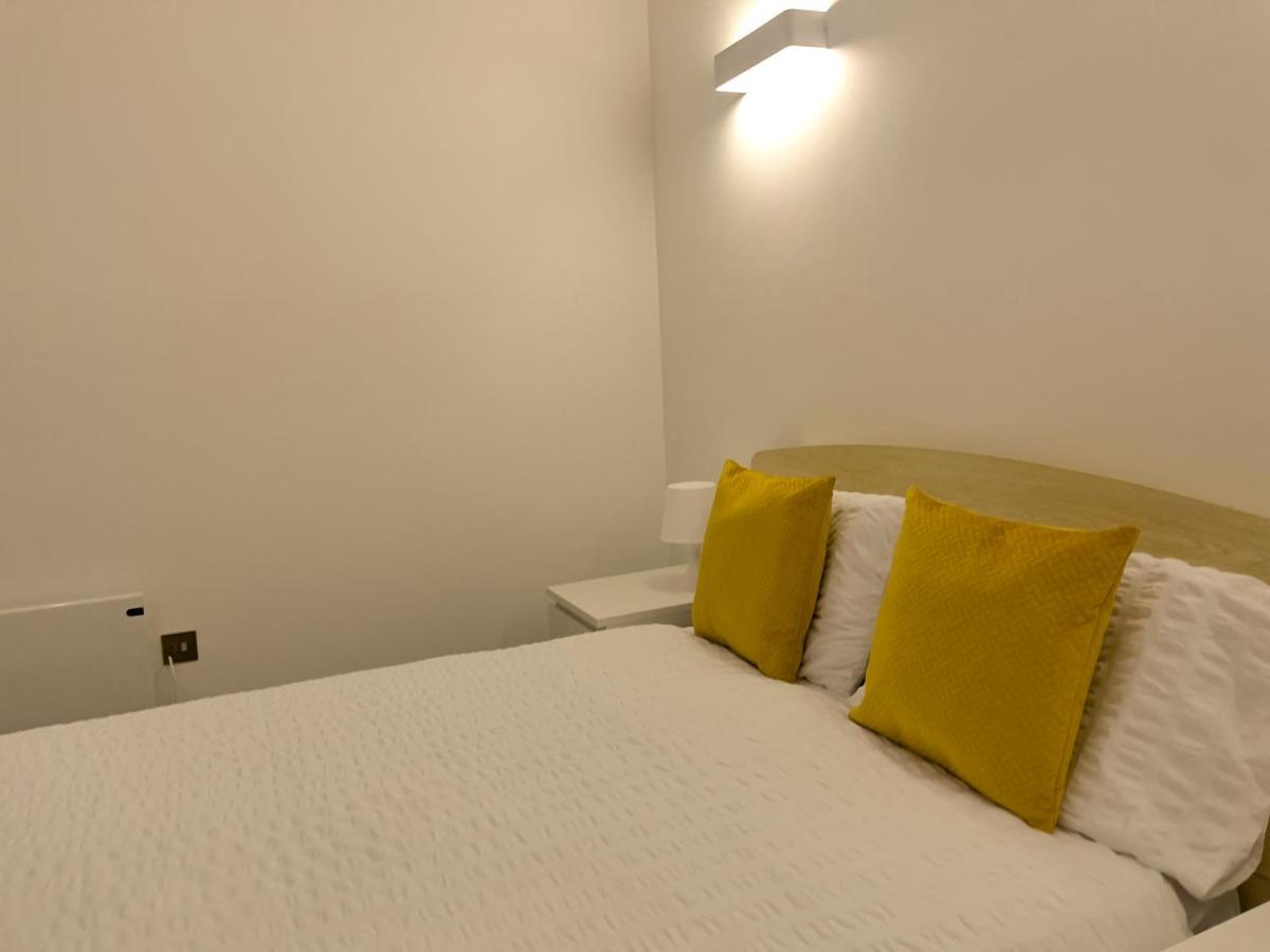 Lovely 2 Double Bedroom Flat With Free Parking - At The Atrium Mk Milton Keynes Ngoại thất bức ảnh