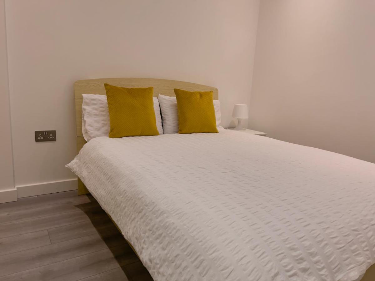 Lovely 2 Double Bedroom Flat With Free Parking - At The Atrium Mk Milton Keynes Ngoại thất bức ảnh