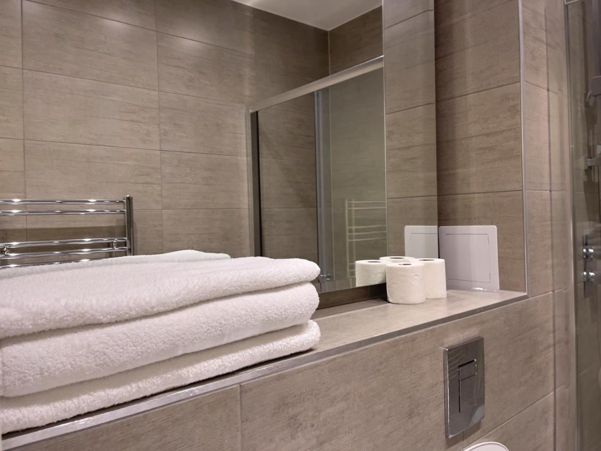 Lovely 2 Double Bedroom Flat With Free Parking - At The Atrium Mk Milton Keynes Ngoại thất bức ảnh
