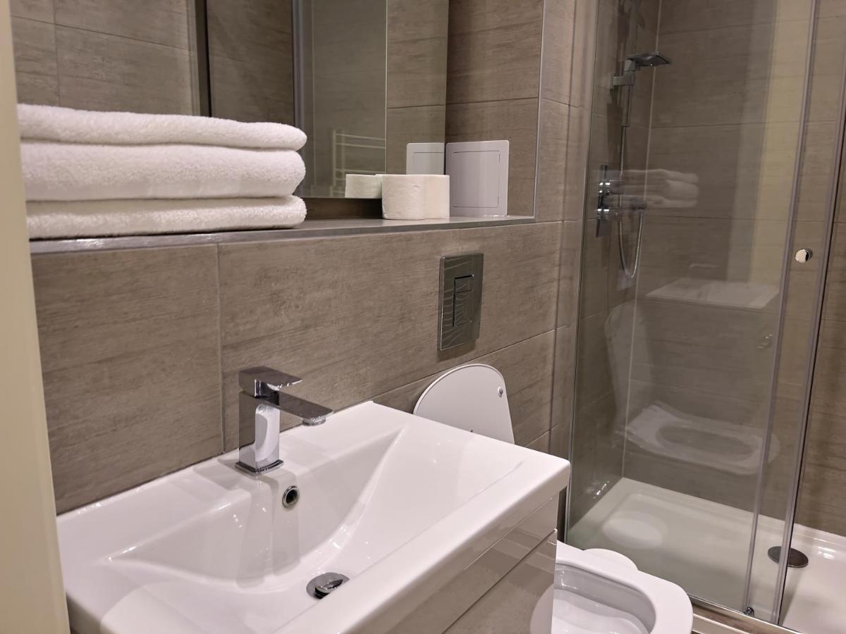 Lovely 2 Double Bedroom Flat With Free Parking - At The Atrium Mk Milton Keynes Ngoại thất bức ảnh