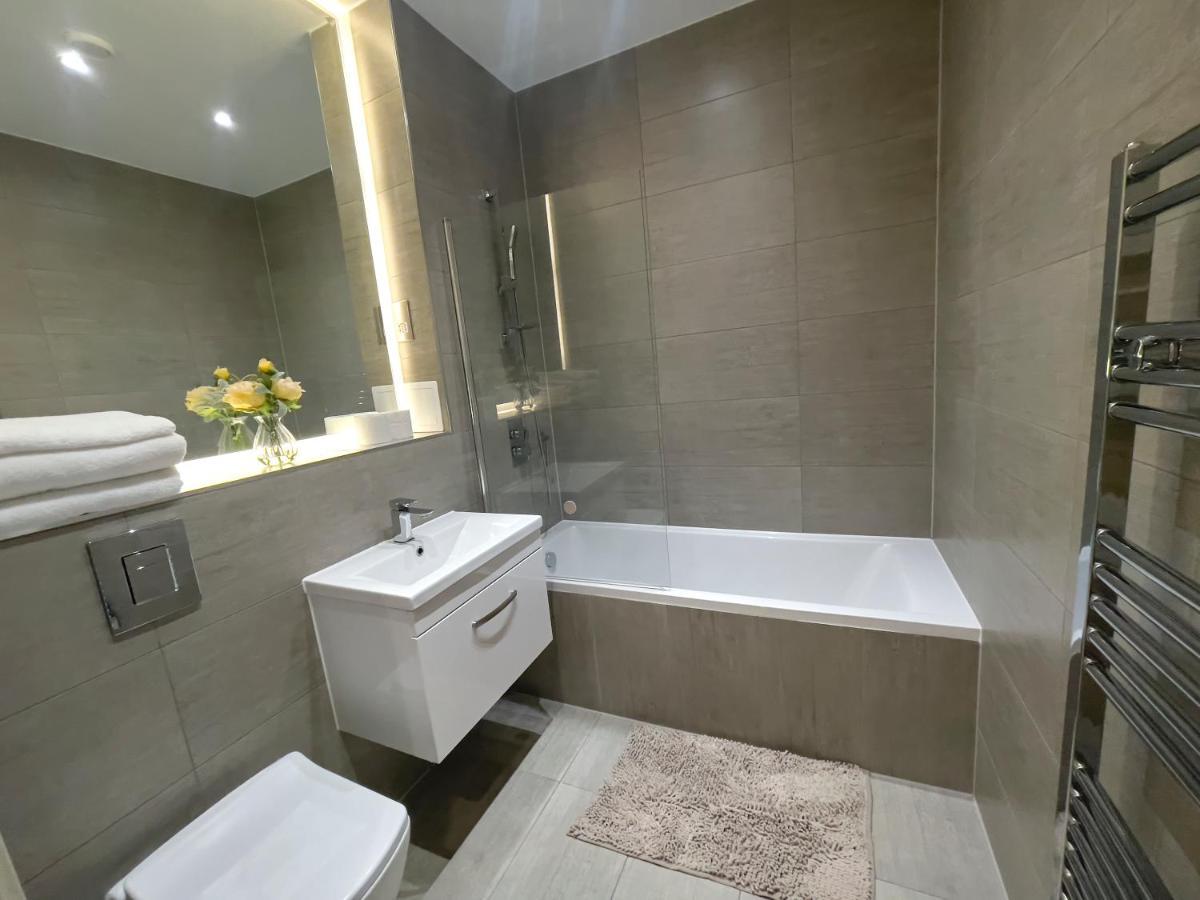 Lovely 2 Double Bedroom Flat With Free Parking - At The Atrium Mk Milton Keynes Ngoại thất bức ảnh