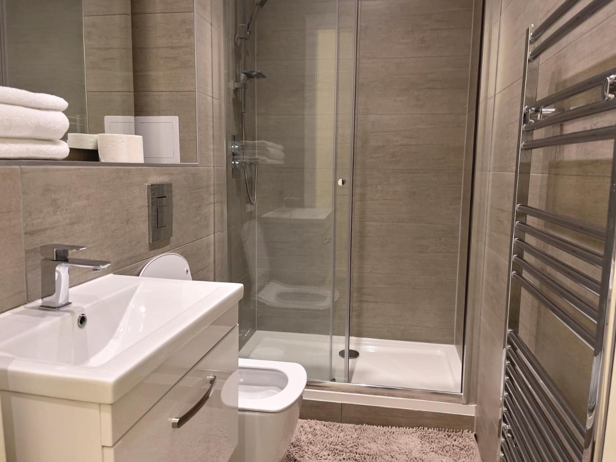 Lovely 2 Double Bedroom Flat With Free Parking - At The Atrium Mk Milton Keynes Ngoại thất bức ảnh