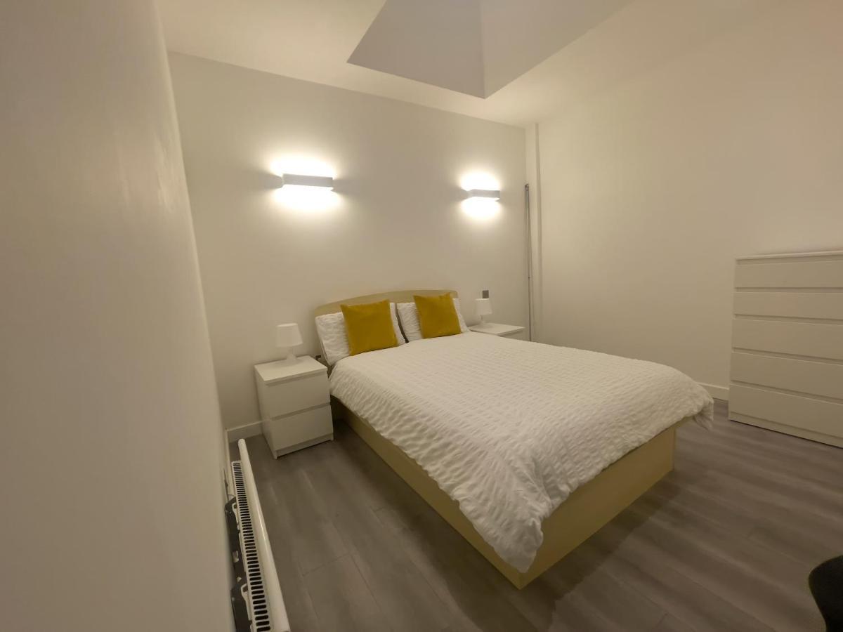 Lovely 2 Double Bedroom Flat With Free Parking - At The Atrium Mk Milton Keynes Ngoại thất bức ảnh