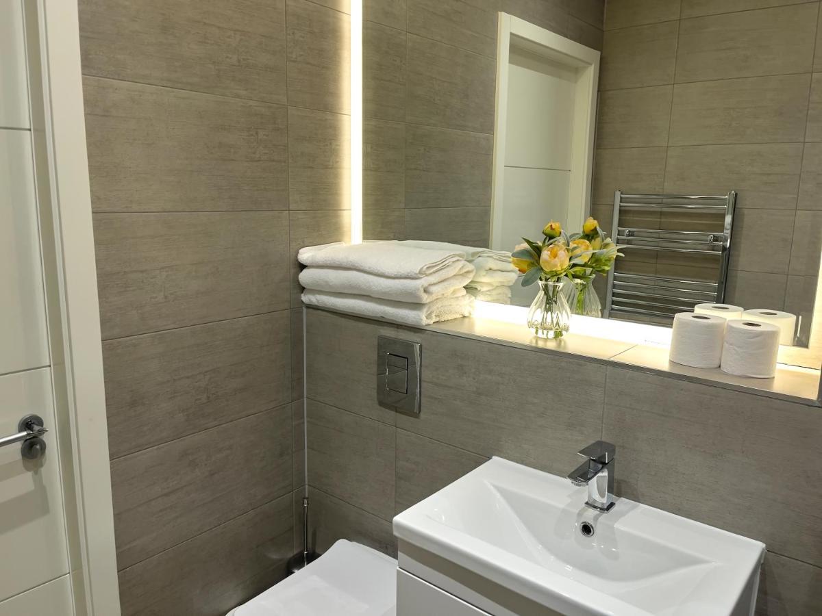 Lovely 2 Double Bedroom Flat With Free Parking - At The Atrium Mk Milton Keynes Ngoại thất bức ảnh