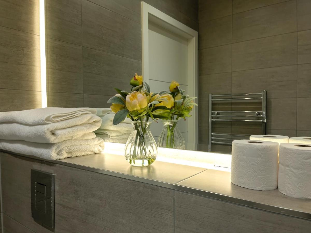 Lovely 2 Double Bedroom Flat With Free Parking - At The Atrium Mk Milton Keynes Ngoại thất bức ảnh