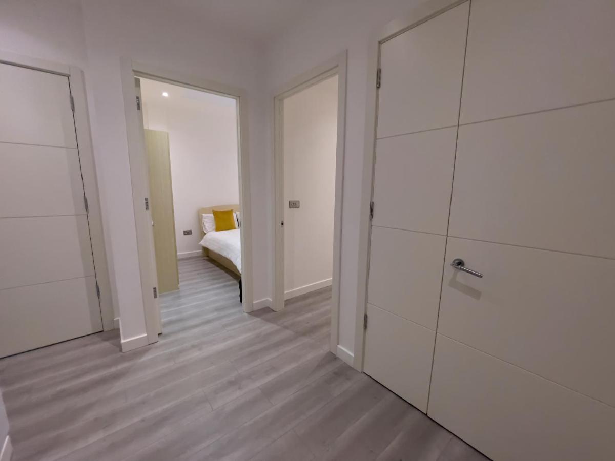 Lovely 2 Double Bedroom Flat With Free Parking - At The Atrium Mk Milton Keynes Ngoại thất bức ảnh